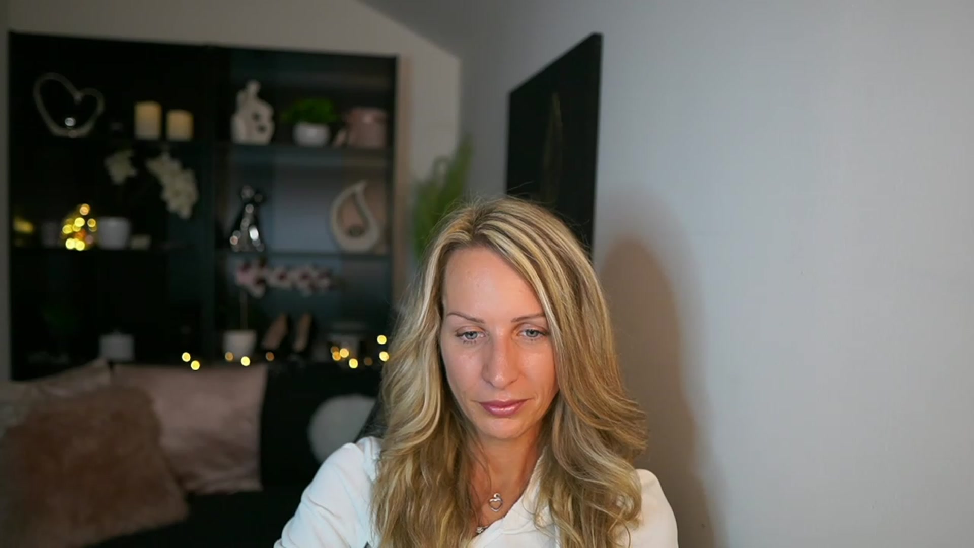Gallery image thumbnail from Nikki__Sexx__'s myfreecams stream on, 09/28/2023, 21:48 image 11 of 20