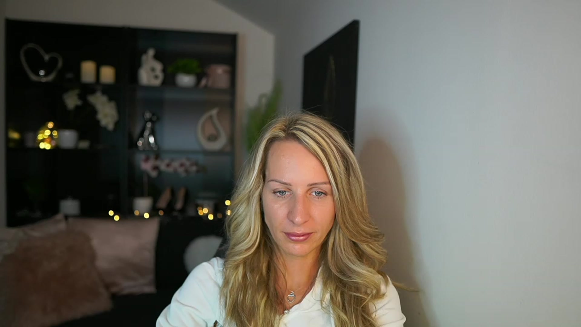 Gallery image thumbnail from Nikki__Sexx__'s myfreecams stream on, 09/28/2023, 21:48 image 5 of 20