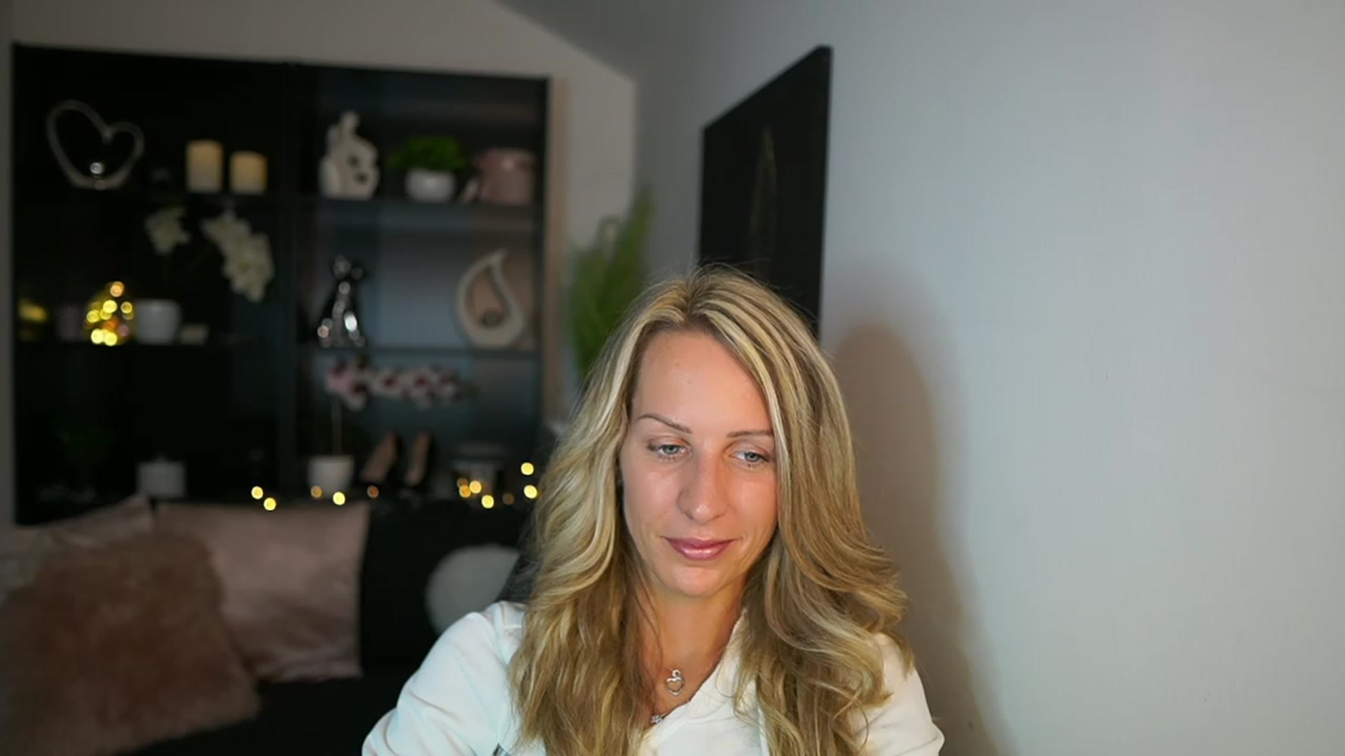 Gallery image thumbnail from Nikki__Sexx__'s myfreecams stream on, 09/28/2023, 21:48 image 6 of 20