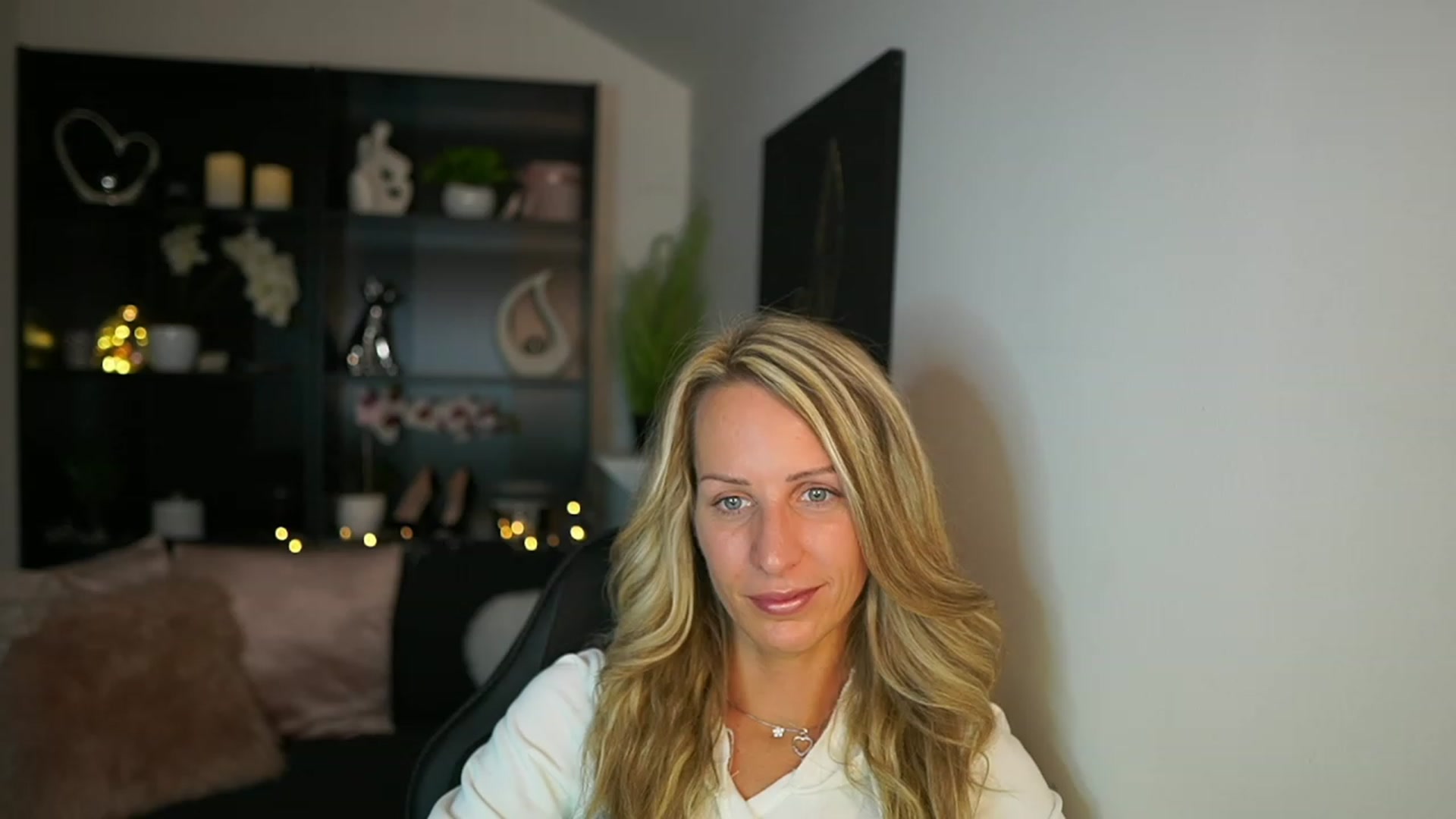 Gallery image thumbnail from Nikki__Sexx__'s myfreecams stream on, 09/28/2023, 21:48 image 4 of 20