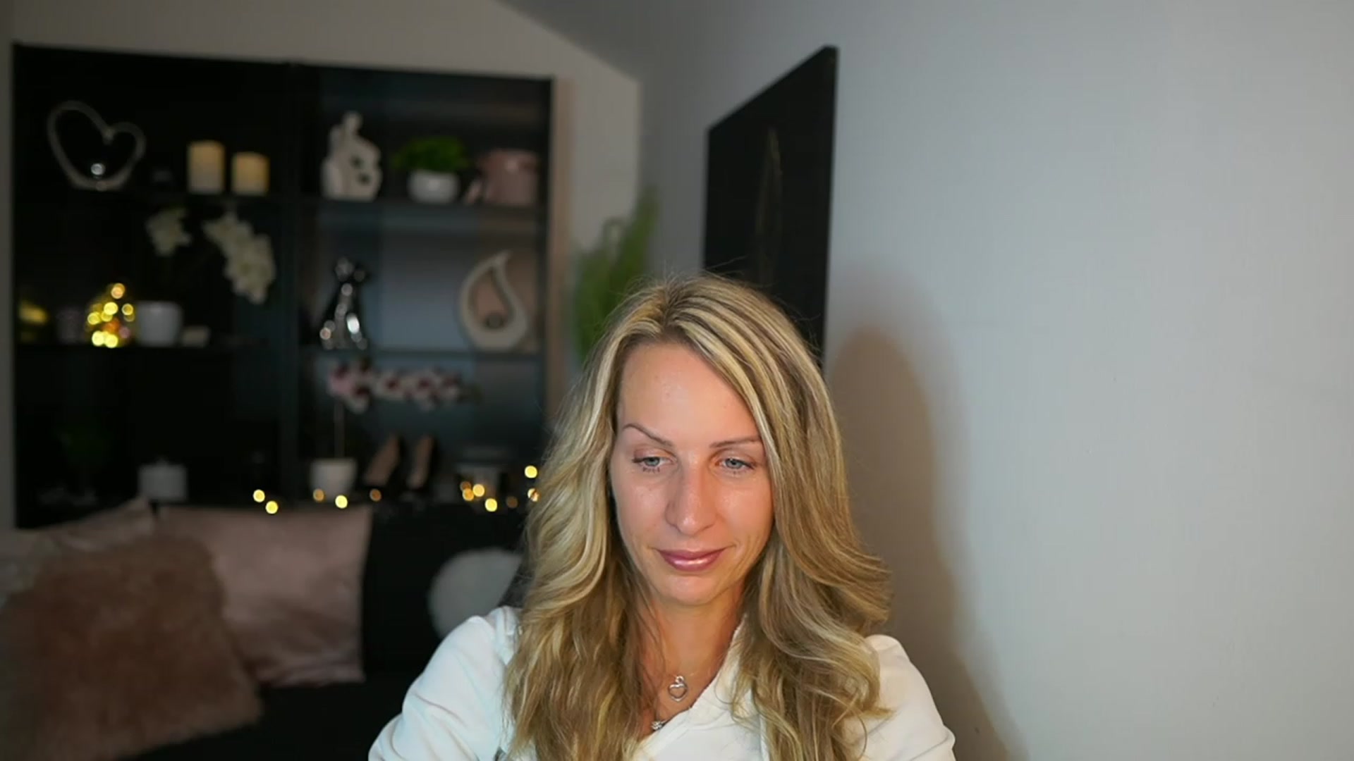 Gallery image thumbnail from Nikki__Sexx__'s myfreecams stream on, 09/28/2023, 21:48 image 10 of 20