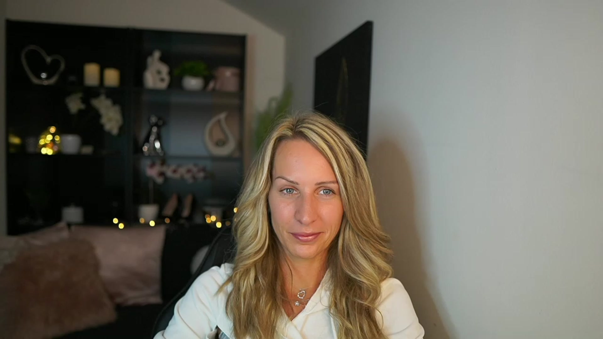 Gallery image thumbnail from Nikki__Sexx__'s myfreecams stream on, 09/28/2023, 21:48 image 19 of 20