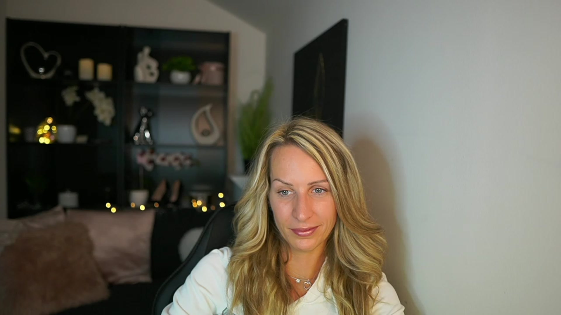 Gallery image thumbnail from Nikki__Sexx__'s myfreecams stream on, 09/28/2023, 21:48 image 3 of 20