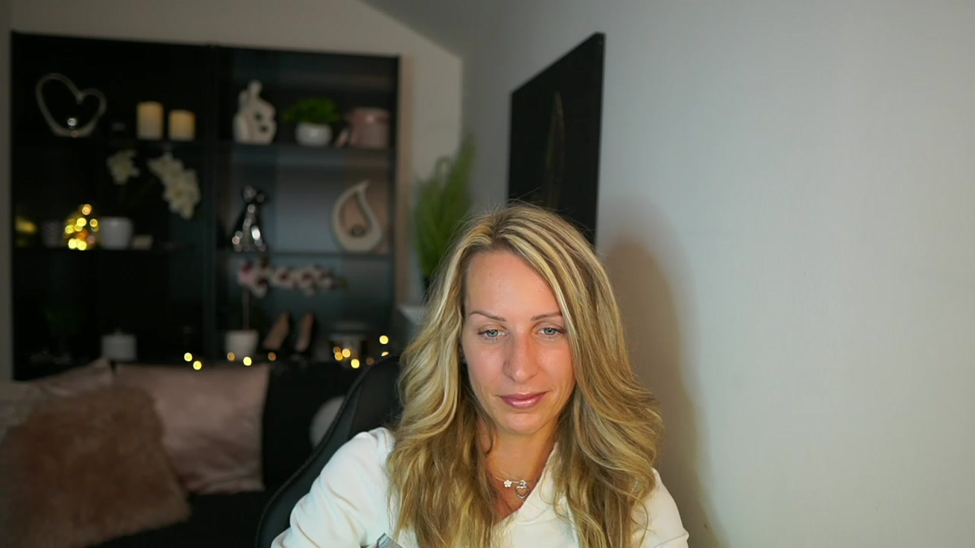 Gallery image thumbnail from Nikki__Sexx__'s myfreecams stream on, 09/28/2023, 21:48 image 2 of 20