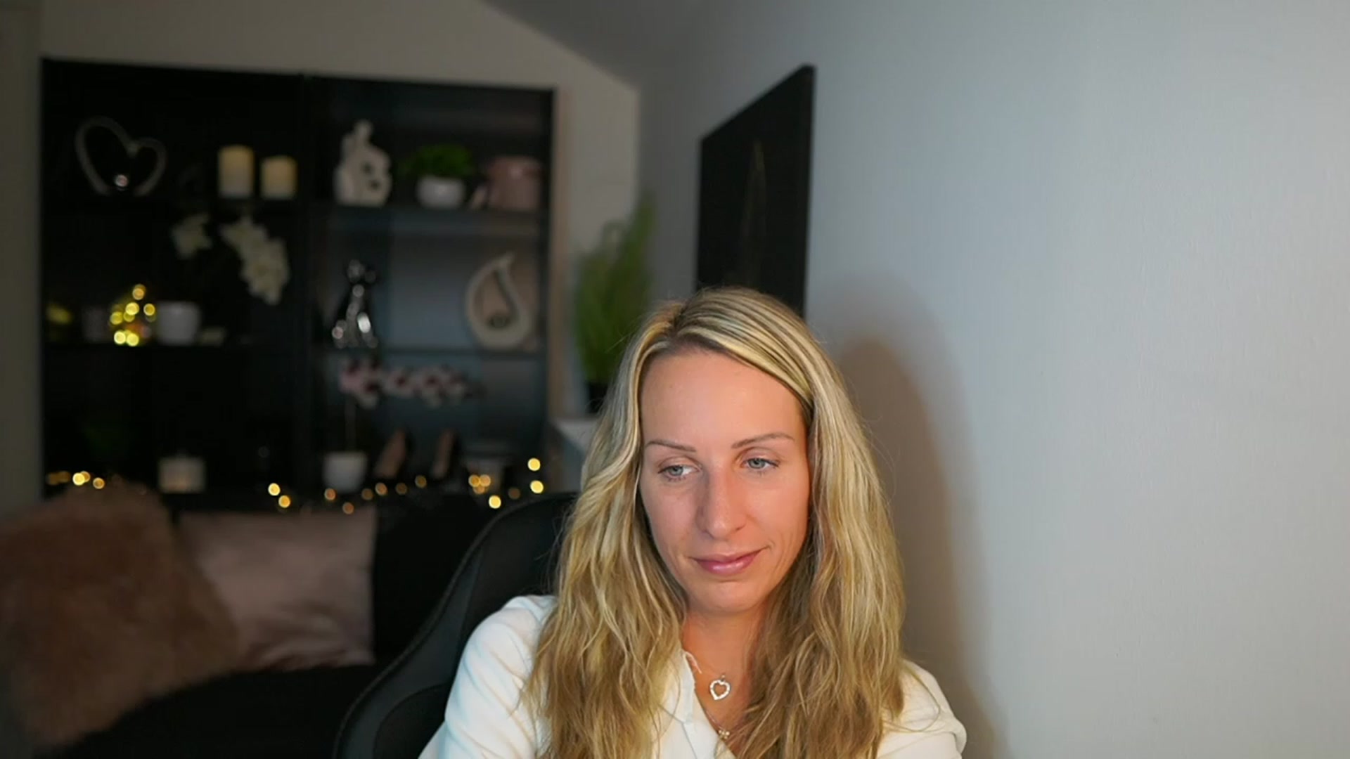 Gallery image thumbnail from Nikki__Sexx__'s myfreecams stream on, 10/03/2023, 19:22 image 8 of 20