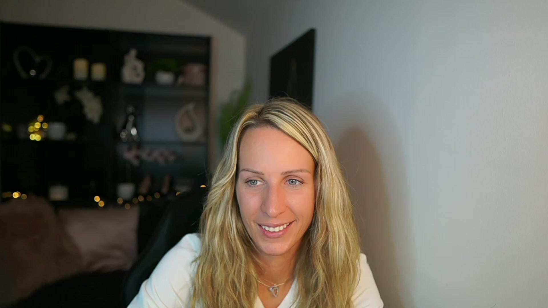 Gallery image thumbnail from Nikki__Sexx__'s myfreecams stream on, 10/03/2023, 19:22 image 17 of 20