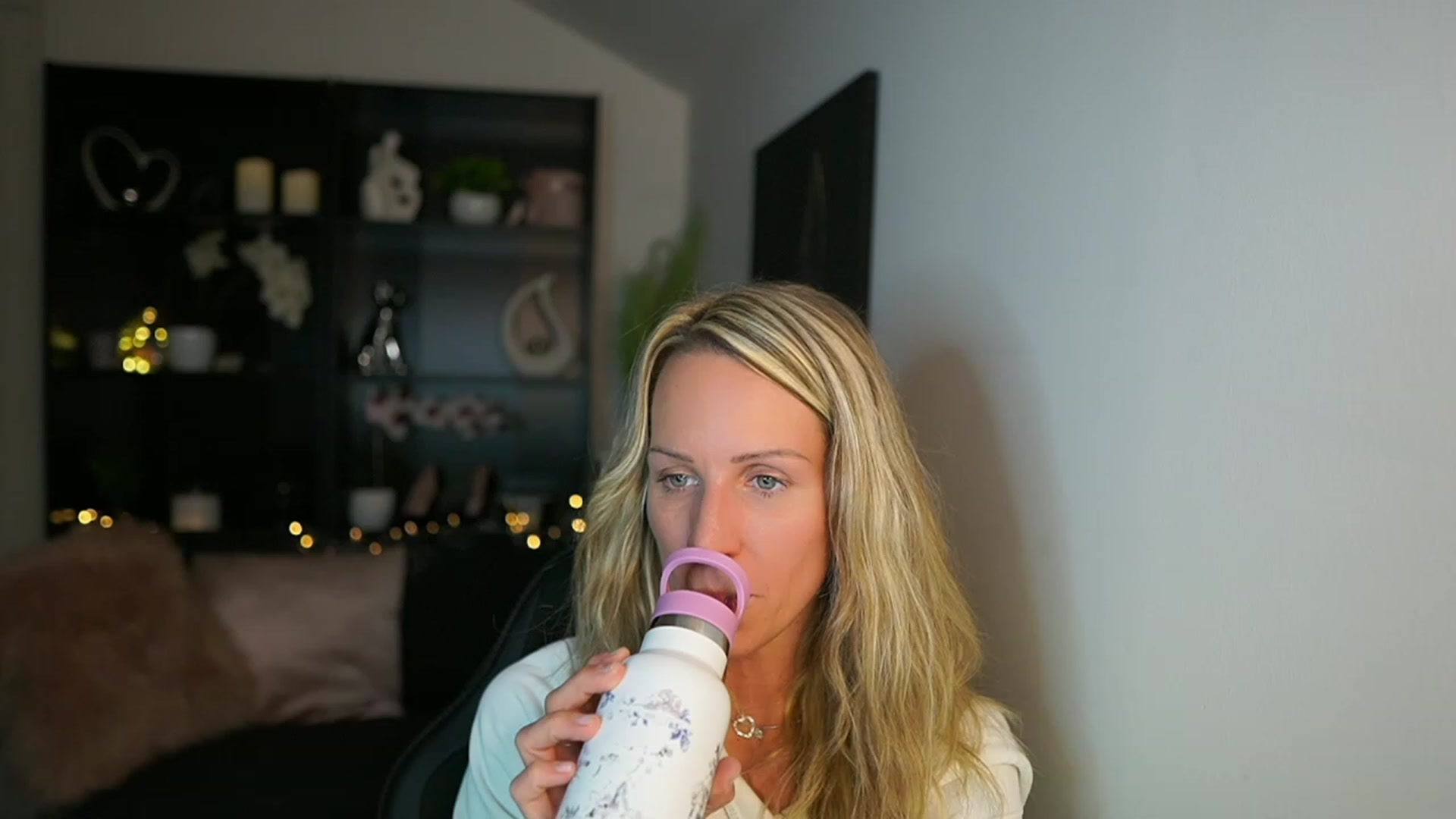 Gallery image thumbnail from Nikki__Sexx__'s myfreecams stream on, 10/03/2023, 19:22 image 7 of 20