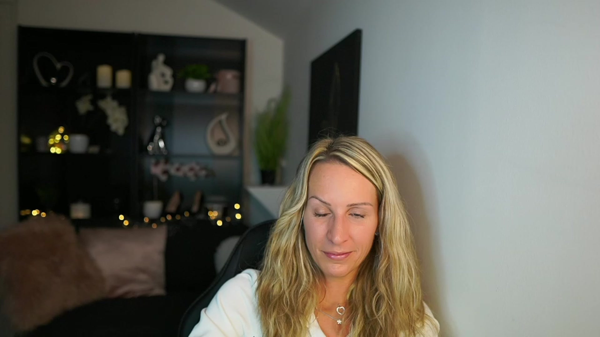 Gallery image thumbnail from Nikki__Sexx__'s myfreecams stream on, 10/03/2023, 19:22 image 6 of 20