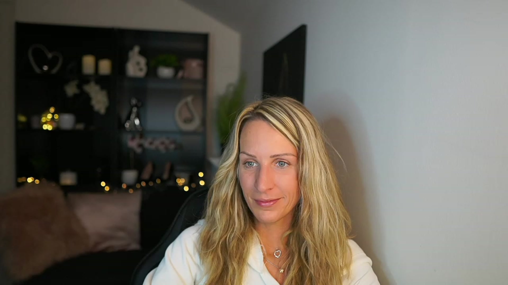 Gallery image thumbnail from Nikki__Sexx__'s myfreecams stream on, 10/03/2023, 19:22 image 1 of 20