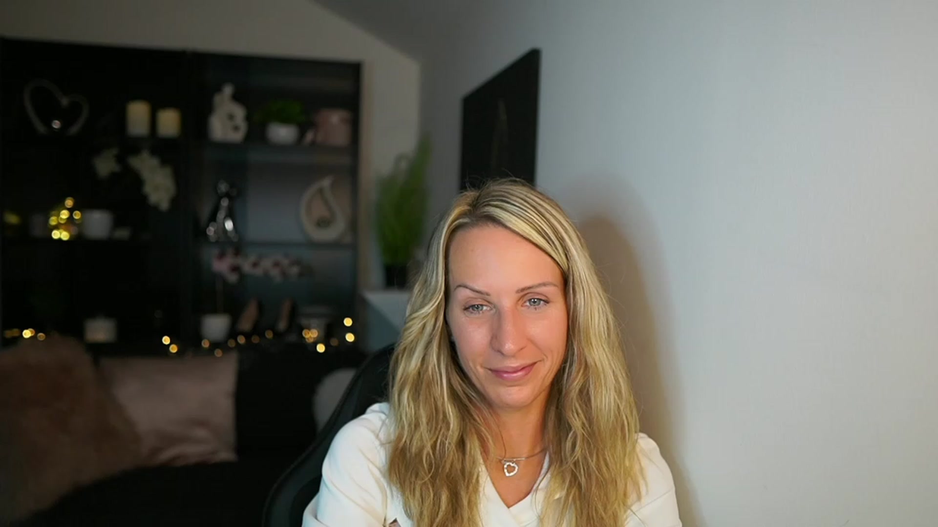 Gallery image thumbnail from Nikki__Sexx__'s myfreecams stream on, 10/03/2023, 19:22 image 19 of 20