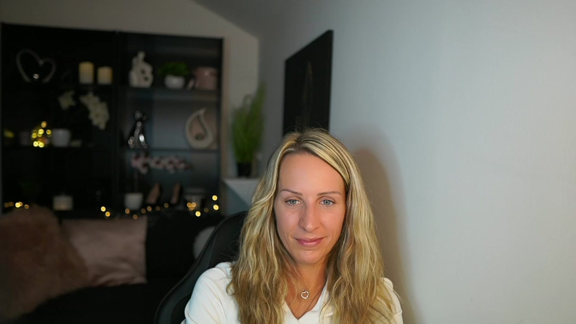 Gallery image thumbnail from Nikki__Sexx__'s myfreecams stream on, 10/03/2023, 19:22 image 20 of 20