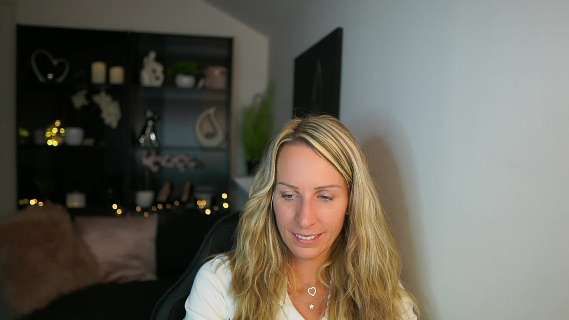 Gallery image thumbnail from Nikki__Sexx__'s myfreecams stream on, 10/03/2023, 19:22 image 3 of 20
