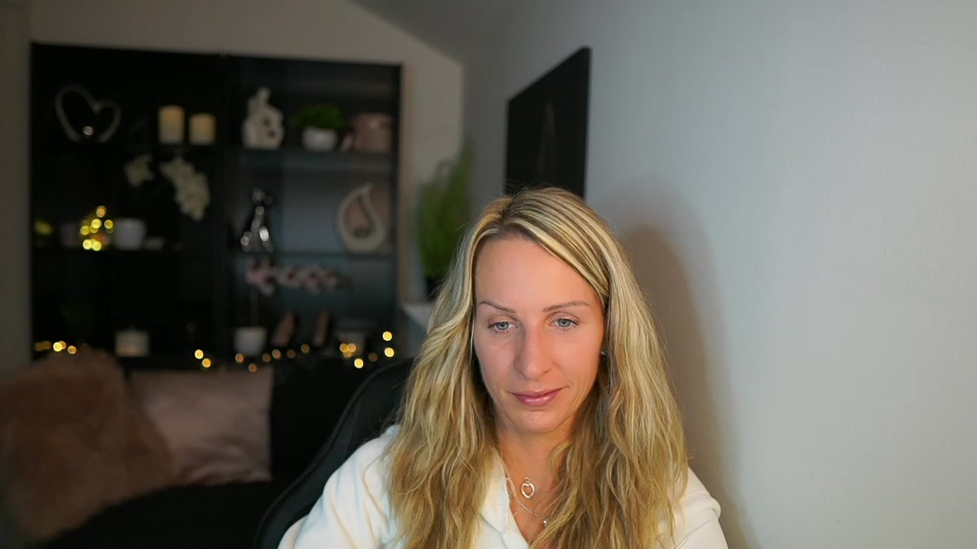 Gallery image thumbnail from Nikki__Sexx__'s myfreecams stream on, 10/03/2023, 19:22 image 2 of 20