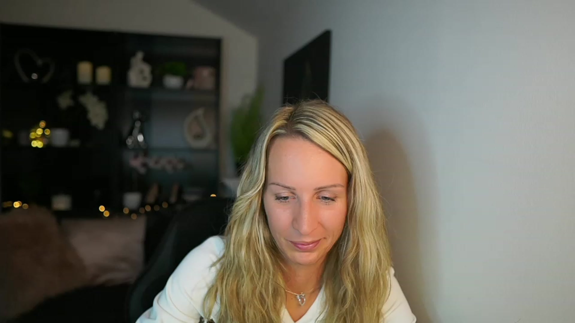 Gallery image thumbnail from Nikki__Sexx__'s myfreecams stream on, 10/03/2023, 19:22 image 16 of 20