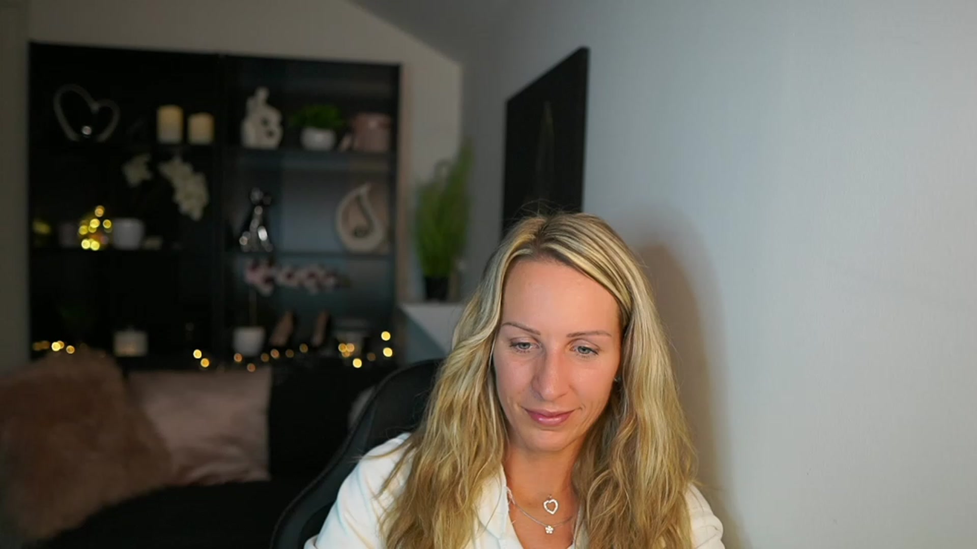 Gallery image thumbnail from Nikki__Sexx__'s myfreecams stream on, 10/03/2023, 19:22 image 4 of 20