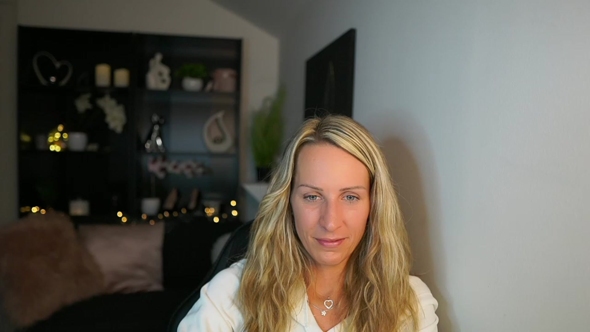 Gallery image thumbnail from Nikki__Sexx__'s myfreecams stream on, 10/03/2023, 19:22 image 13 of 20
