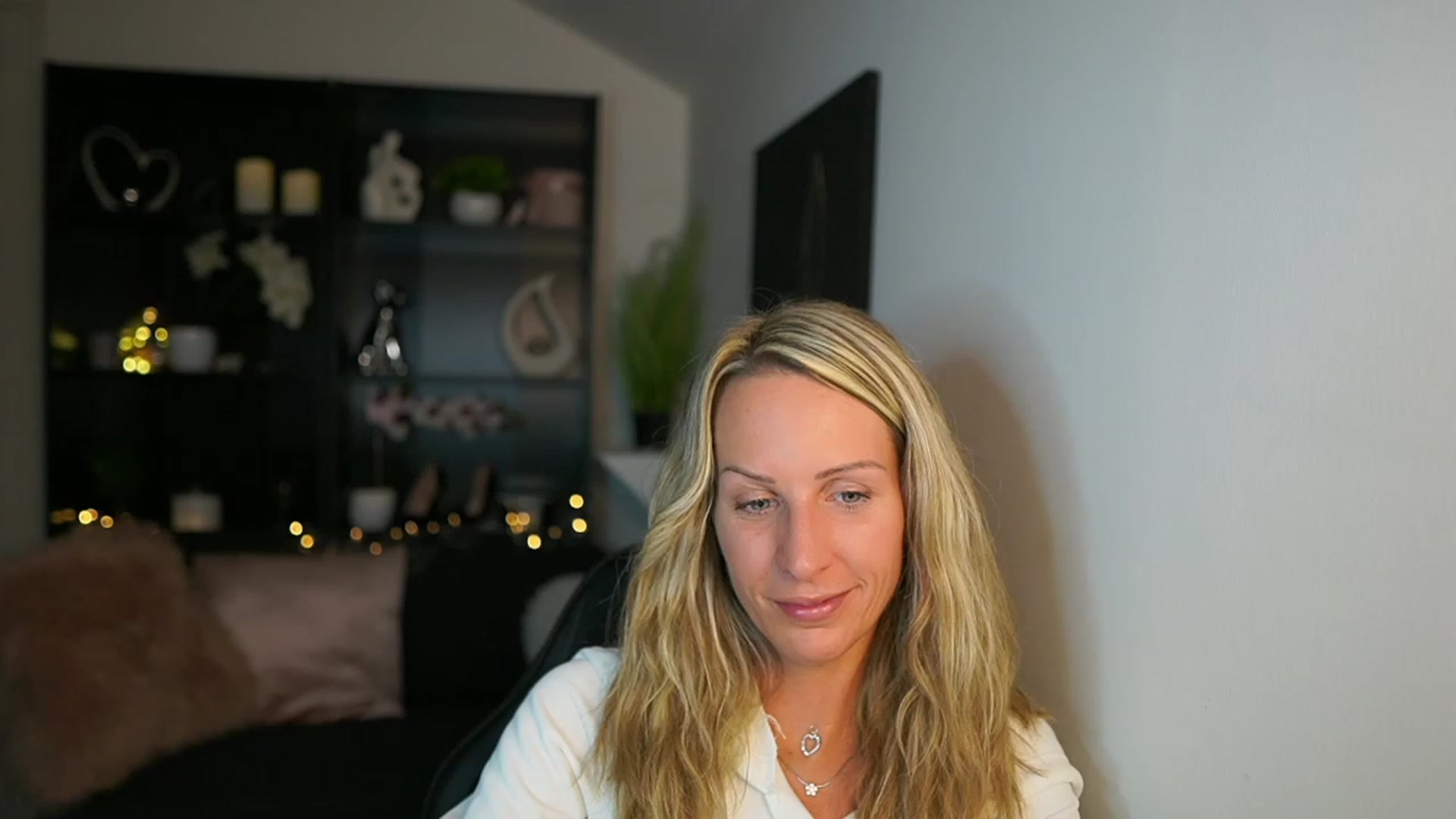 Gallery image thumbnail from Nikki__Sexx__'s myfreecams stream on, 10/03/2023, 19:22 image 9 of 20