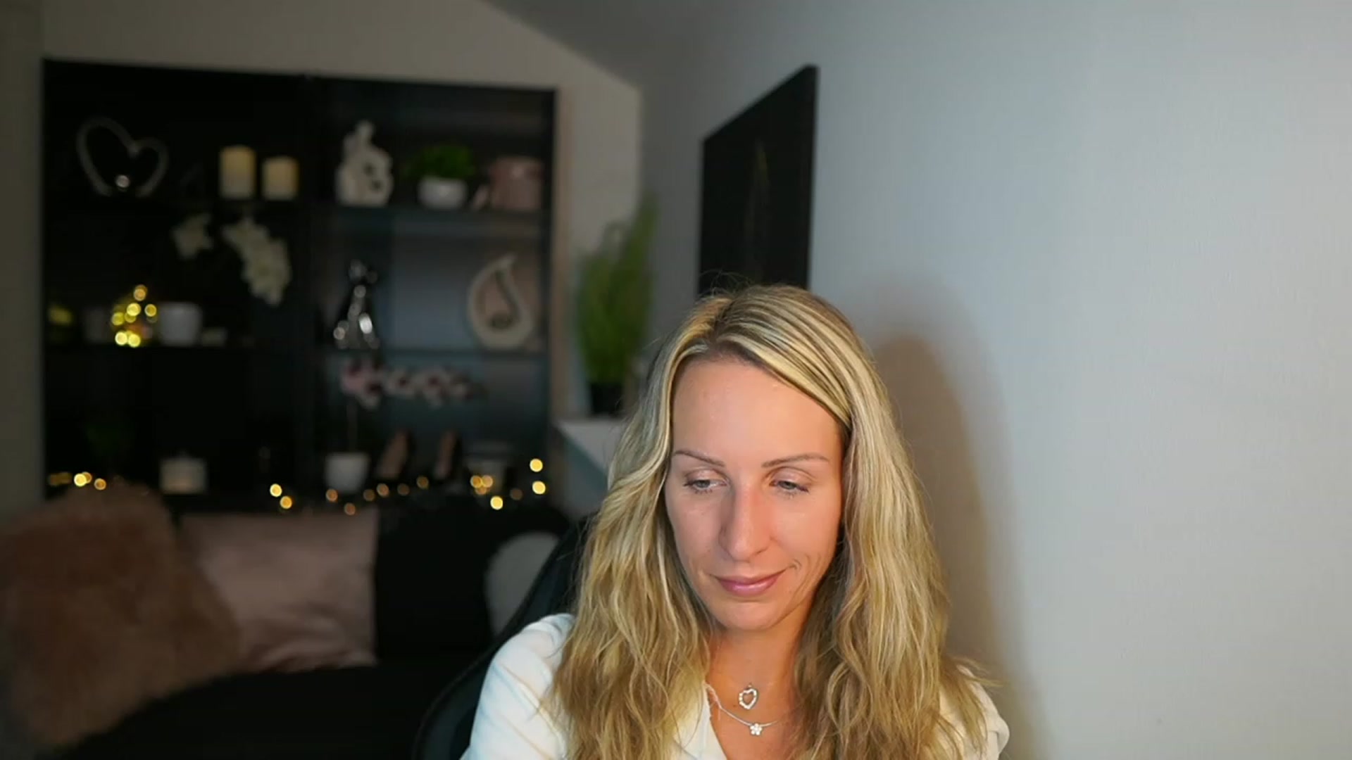 Gallery image thumbnail from Nikki__Sexx__'s myfreecams stream on, 10/03/2023, 19:22 image 10 of 20