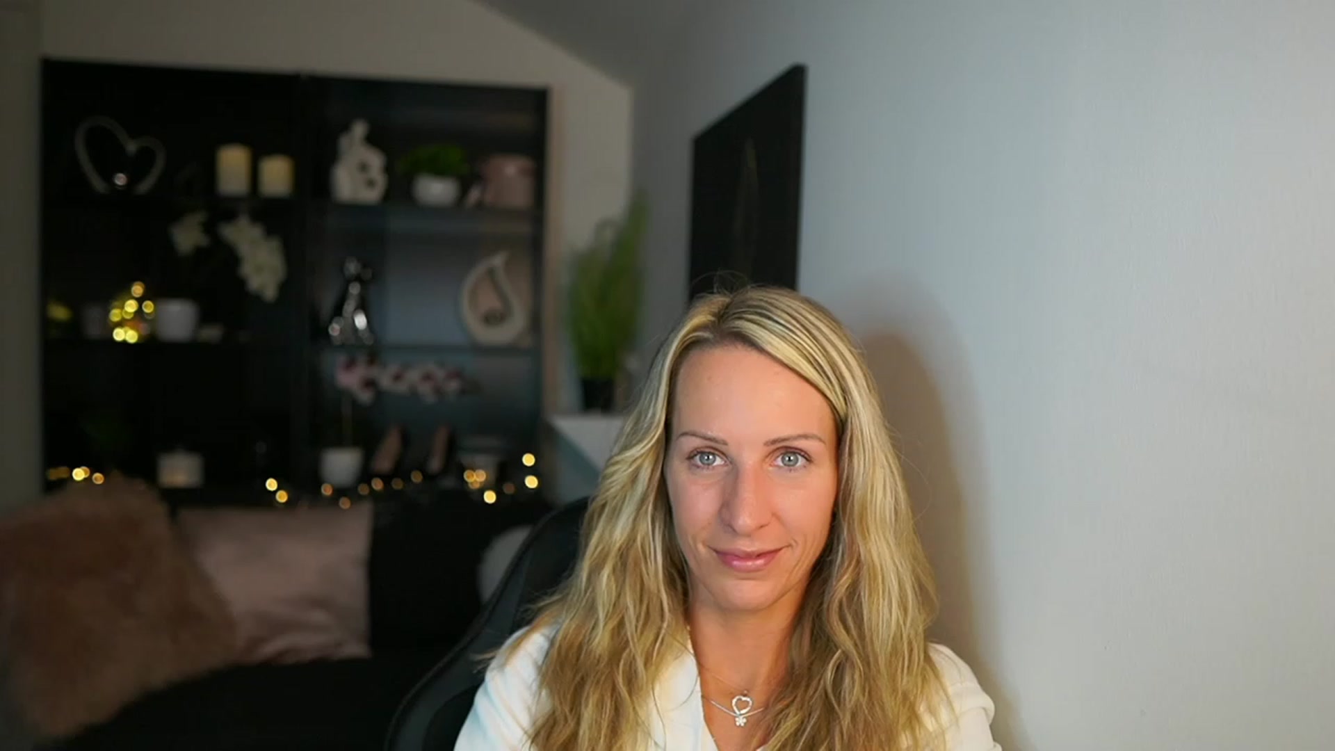 Gallery image thumbnail from Nikki__Sexx__'s myfreecams stream on, 10/03/2023, 19:22 image 14 of 20