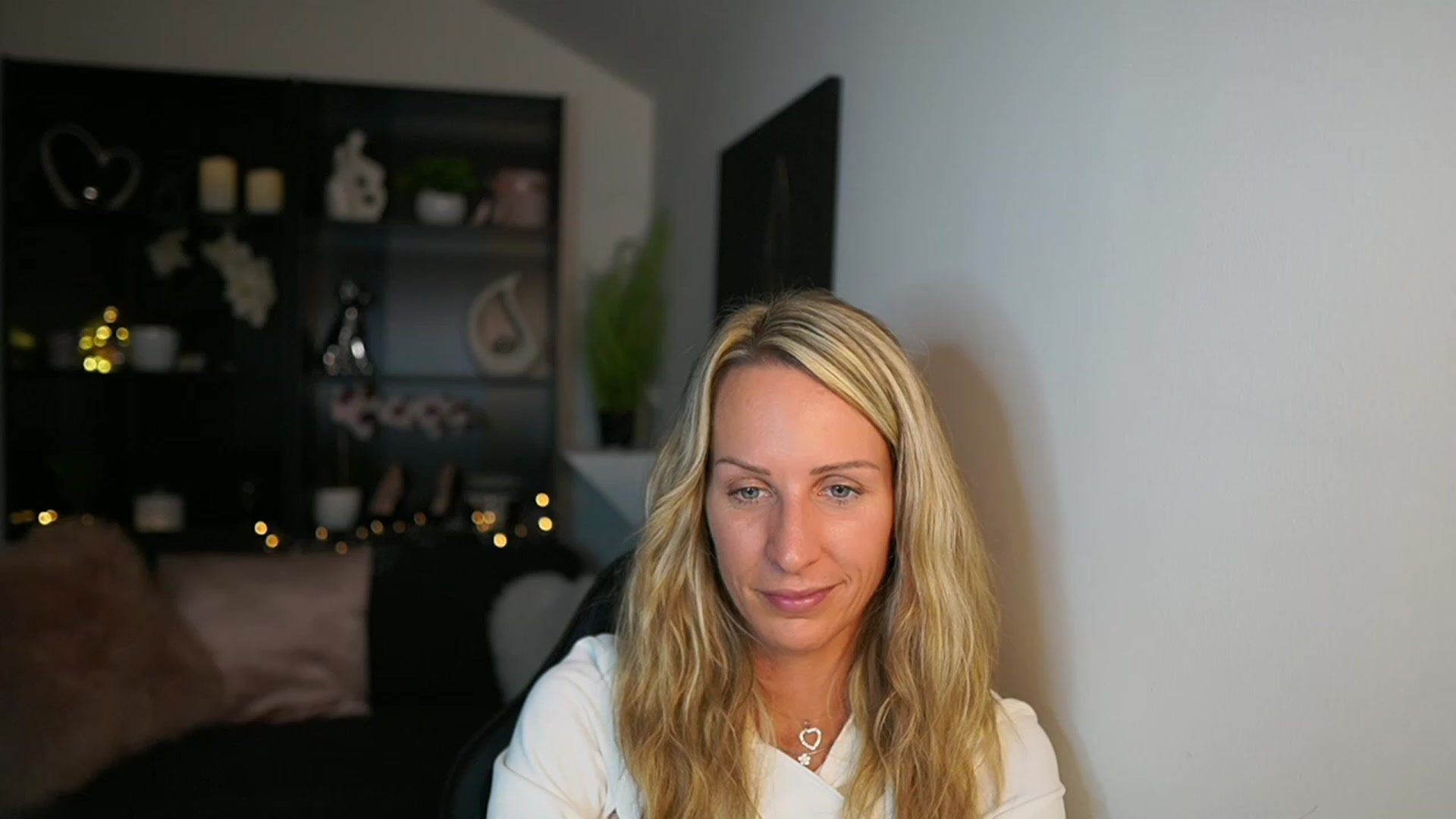Gallery image thumbnail from Nikki__Sexx__'s myfreecams stream on, 10/03/2023, 20:35 image 14 of 20