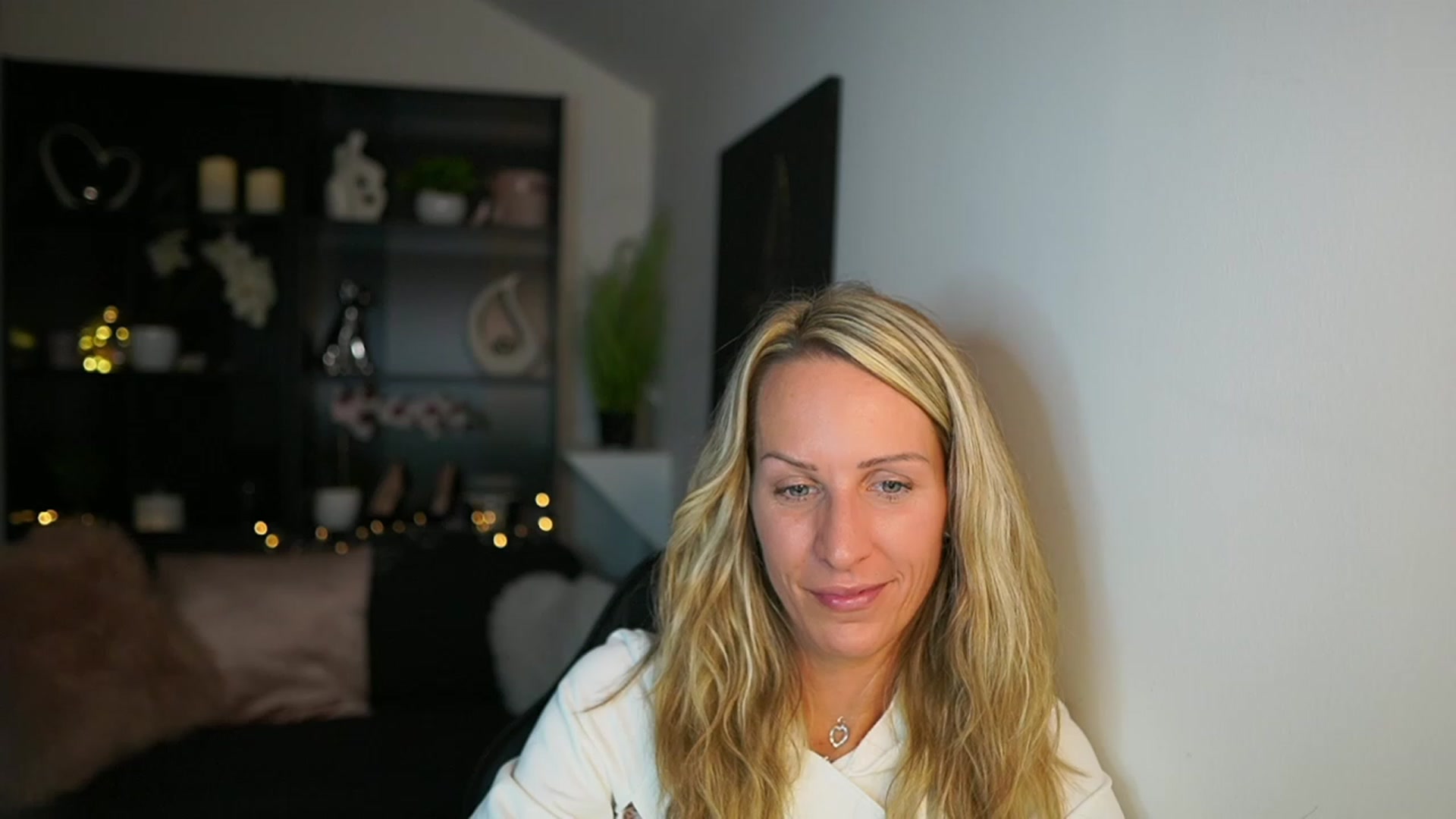 Gallery image thumbnail from Nikki__Sexx__'s myfreecams stream on, 10/03/2023, 20:35 image 2 of 20