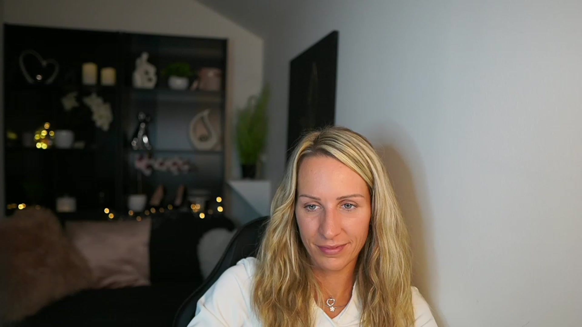 Gallery image thumbnail from Nikki__Sexx__'s myfreecams stream on, 10/03/2023, 20:35 image 18 of 20