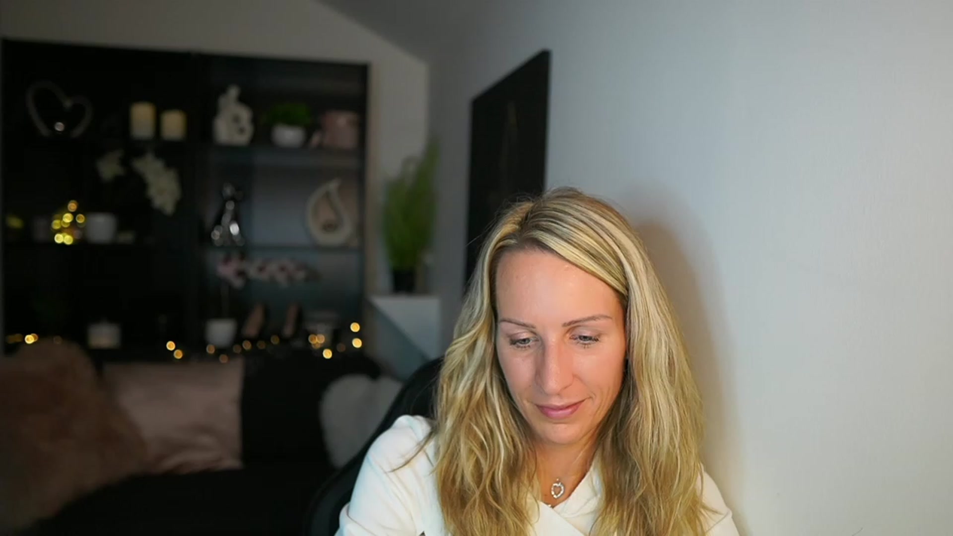 Gallery image thumbnail from Nikki__Sexx__'s myfreecams stream on, 10/03/2023, 20:35 image 3 of 20