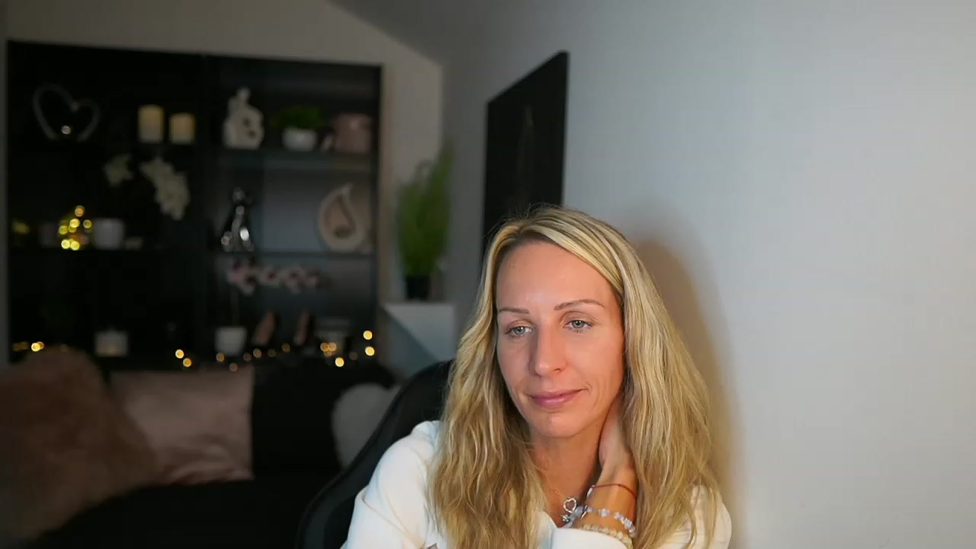Gallery image thumbnail from Nikki__Sexx__'s myfreecams stream on, 10/03/2023, 20:35 image 16 of 20