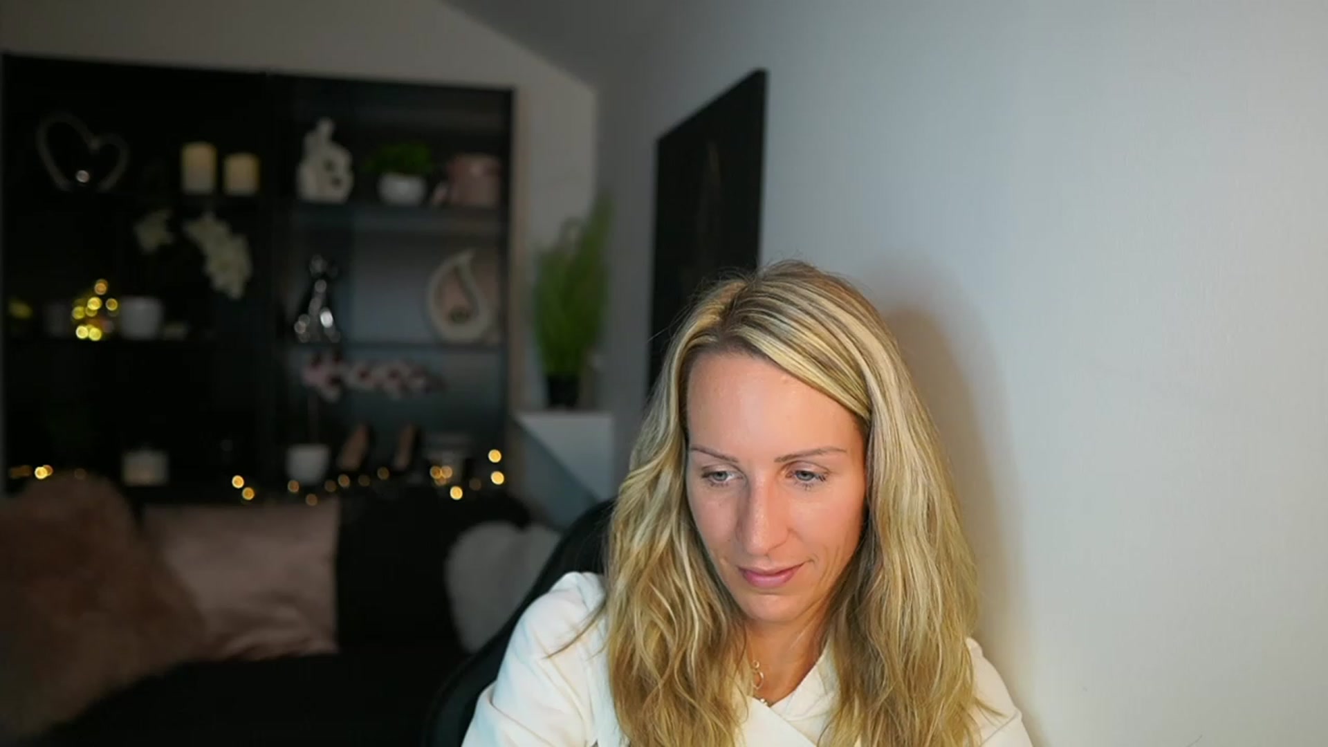 Gallery image thumbnail from Nikki__Sexx__'s myfreecams stream on, 10/03/2023, 20:35 image 4 of 20