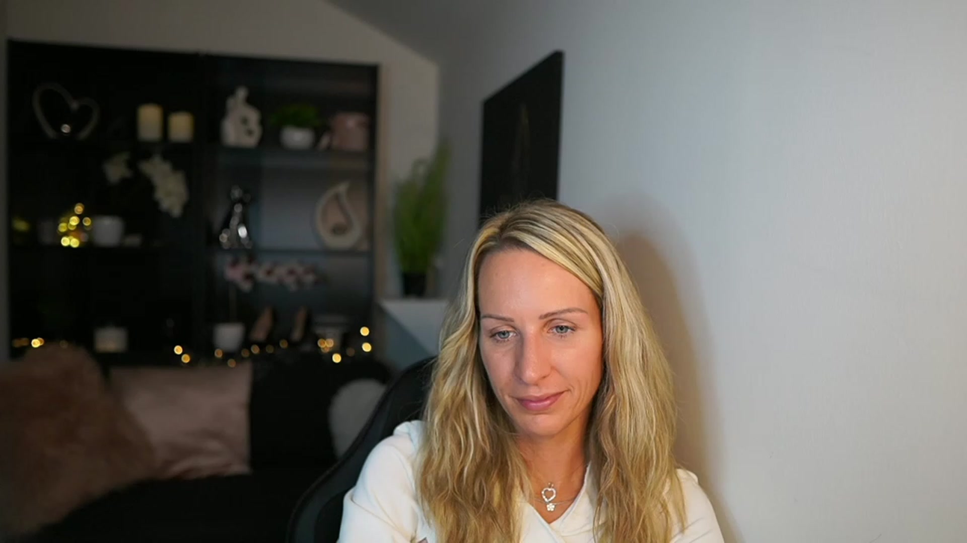 Gallery image thumbnail from Nikki__Sexx__'s myfreecams stream on, 10/03/2023, 20:35 image 17 of 20