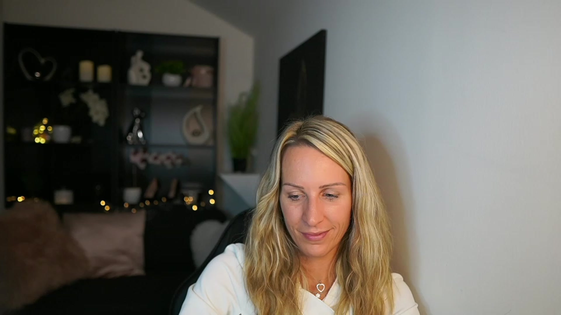 Gallery image thumbnail from Nikki__Sexx__'s myfreecams stream on, 10/03/2023, 20:35 image 15 of 20