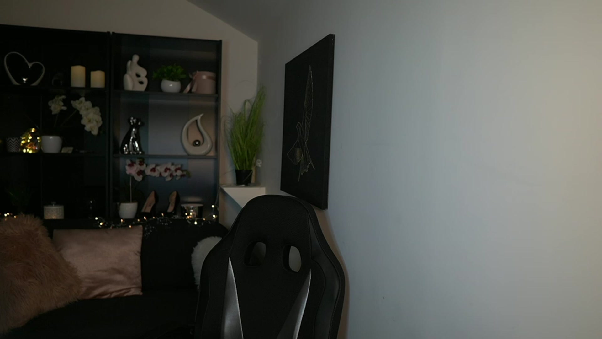 Gallery image thumbnail from Nikki__Sexx__'s myfreecams stream on, 10/03/2023, 23:03 image 10 of 20