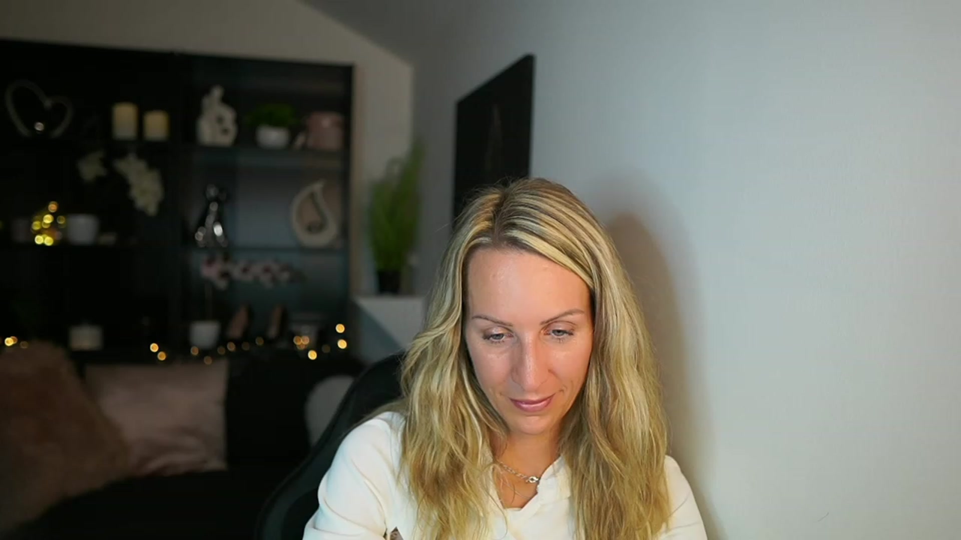 Gallery image thumbnail from Nikki__Sexx__'s myfreecams stream on, 10/03/2023, 23:03 image 16 of 20