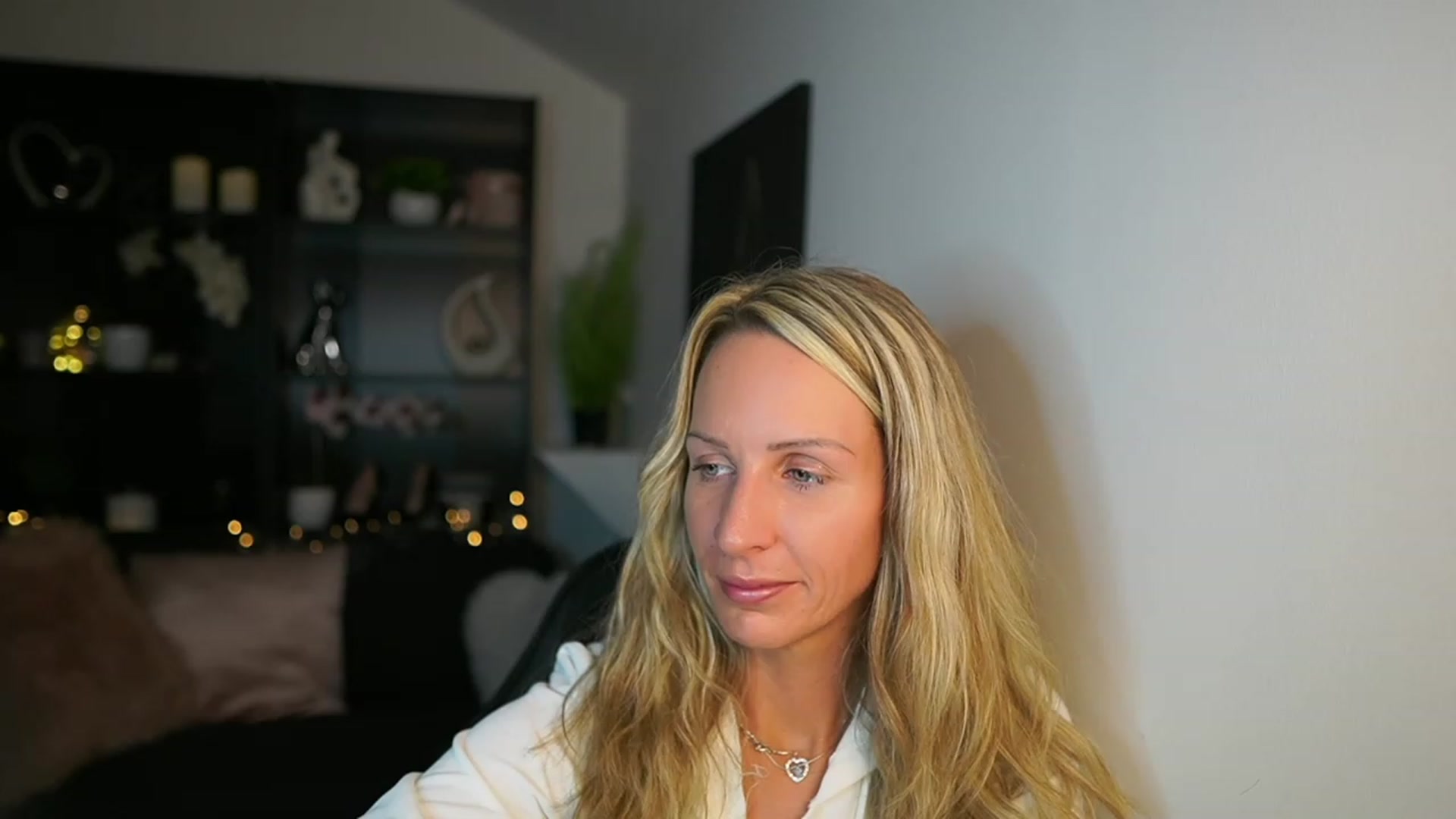 Gallery image thumbnail from Nikki__Sexx__'s myfreecams stream on, 10/03/2023, 23:03 image 4 of 20