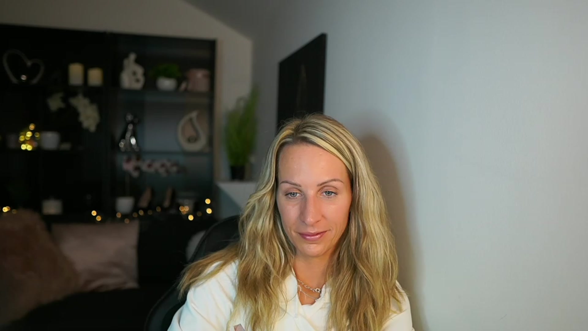 Gallery image thumbnail from Nikki__Sexx__'s myfreecams stream on, 10/03/2023, 23:03 image 17 of 20