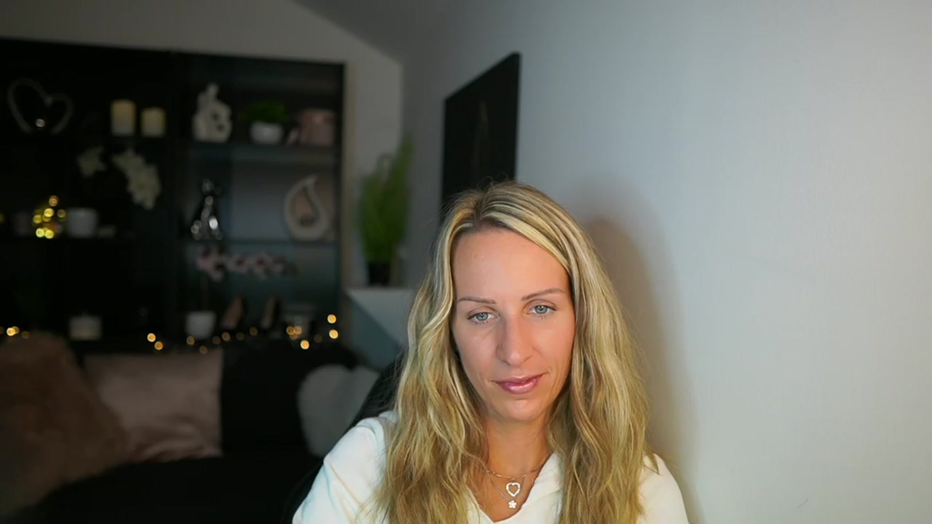 Gallery image thumbnail from Nikki__Sexx__'s myfreecams stream on, 10/03/2023, 23:03 image 2 of 20