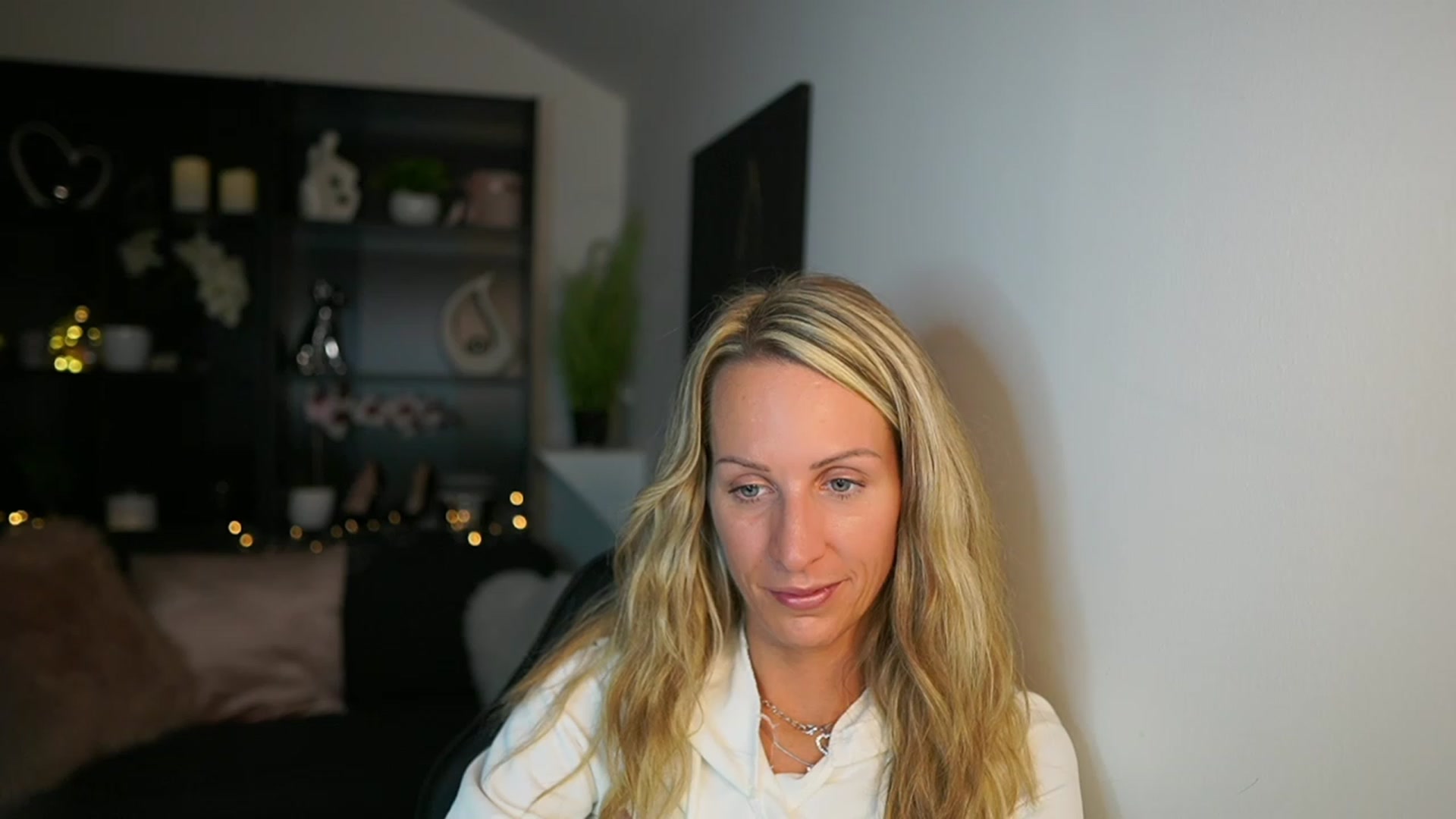 Gallery image thumbnail from Nikki__Sexx__'s myfreecams stream on, 10/03/2023, 23:03 image 14 of 20