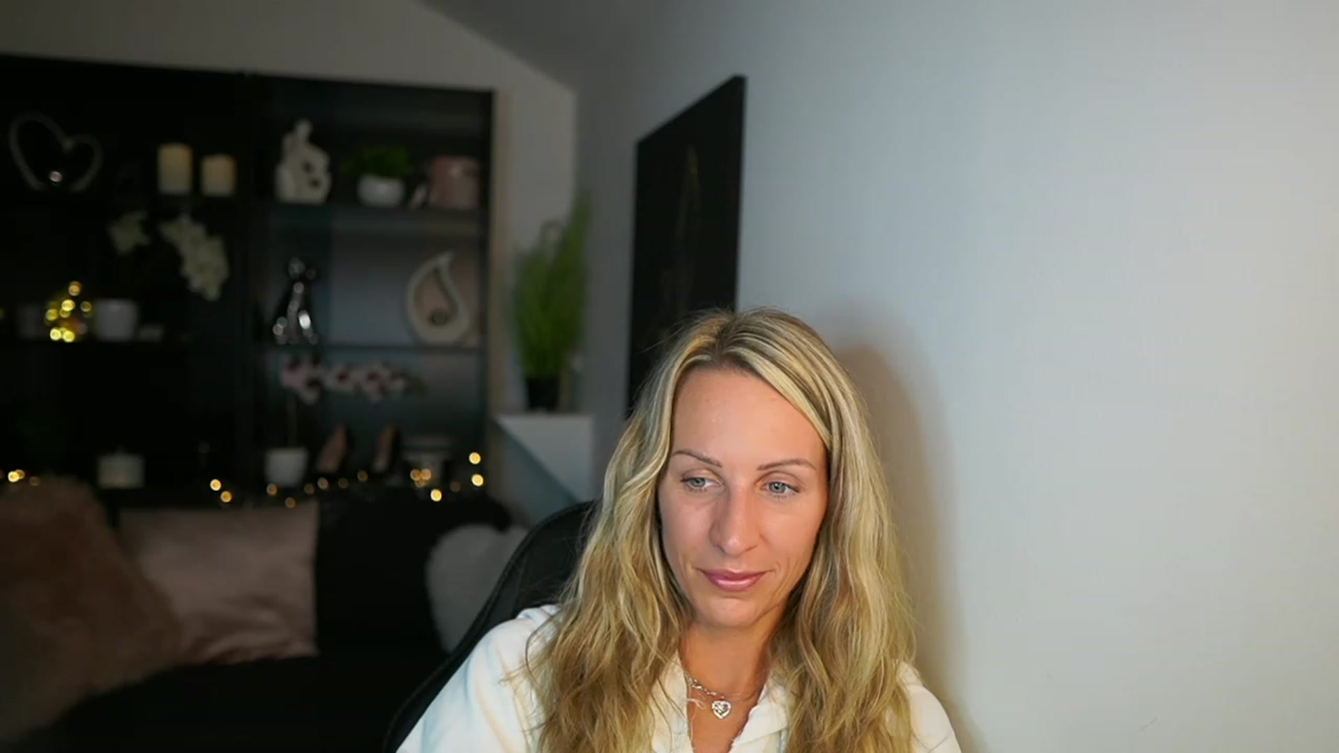 Gallery image thumbnail from Nikki__Sexx__'s myfreecams stream on, 10/03/2023, 23:03 image 5 of 20