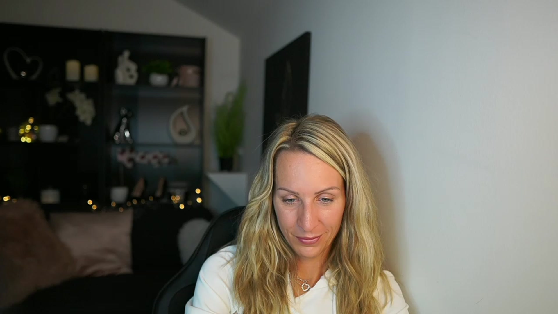 Gallery image thumbnail from Nikki__Sexx__'s myfreecams stream on, 10/03/2023, 23:03 image 9 of 20