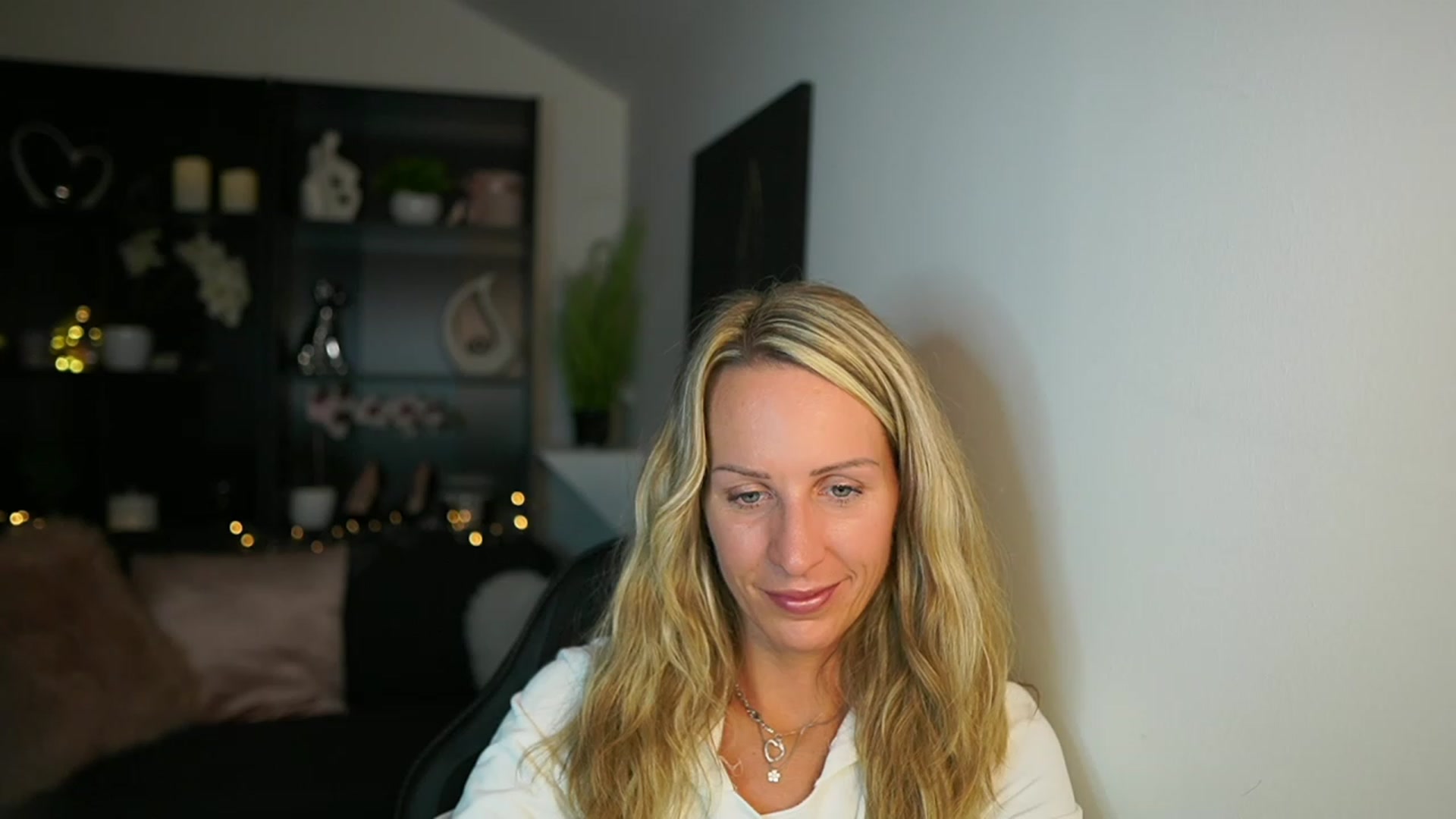 Gallery image thumbnail from Nikki__Sexx__'s myfreecams stream on, 10/03/2023, 23:03 image 1 of 20