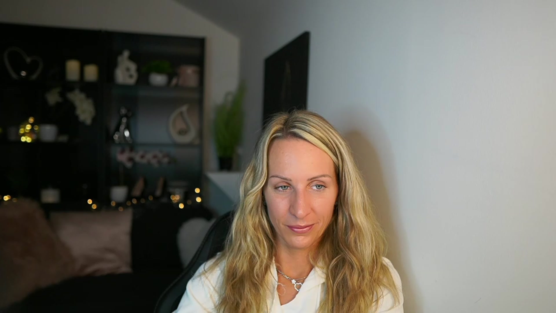 Gallery image thumbnail from Nikki__Sexx__'s myfreecams stream on, 10/03/2023, 23:03 image 6 of 20