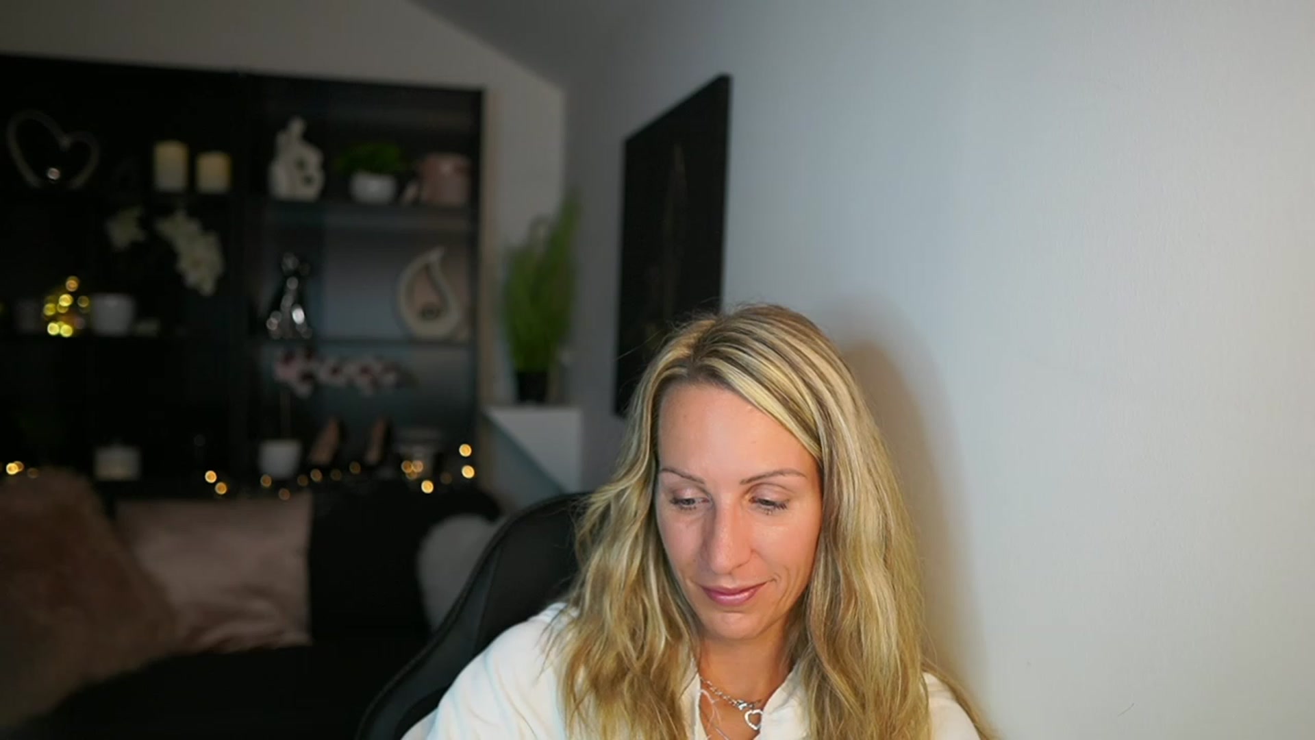 Gallery image thumbnail from Nikki__Sexx__'s myfreecams stream on, 10/03/2023, 23:03 image 13 of 20