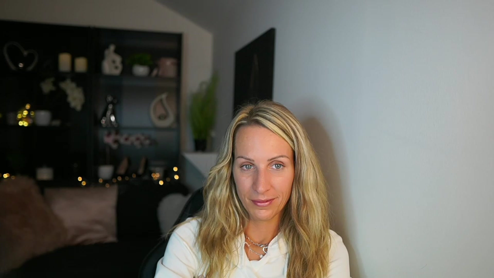 Gallery image thumbnail from Nikki__Sexx__'s myfreecams stream on, 10/03/2023, 23:03 image 15 of 20