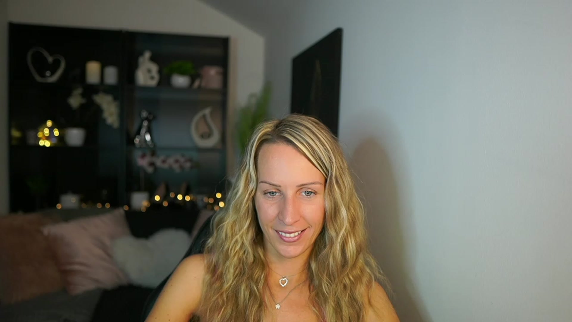 Gallery image thumbnail from Nikki__Sexx__'s myfreecams stream on, 10/09/2023, 19:07 image 4 of 20