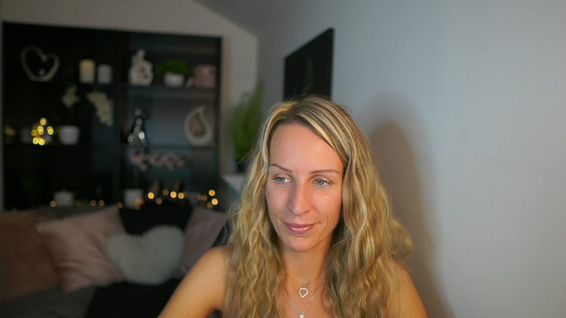Gallery image thumbnail from Nikki__Sexx__'s myfreecams stream on, 10/09/2023, 19:07 image 18 of 20