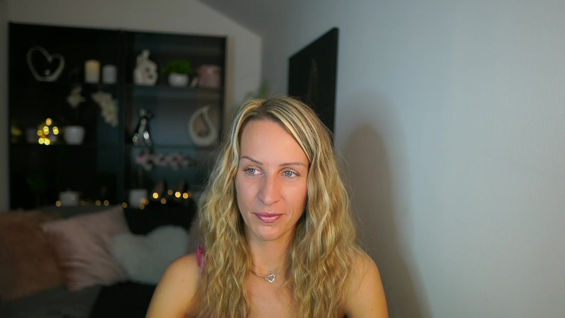 Gallery image thumbnail from Nikki__Sexx__'s myfreecams stream on, 10/09/2023, 19:07 image 10 of 20