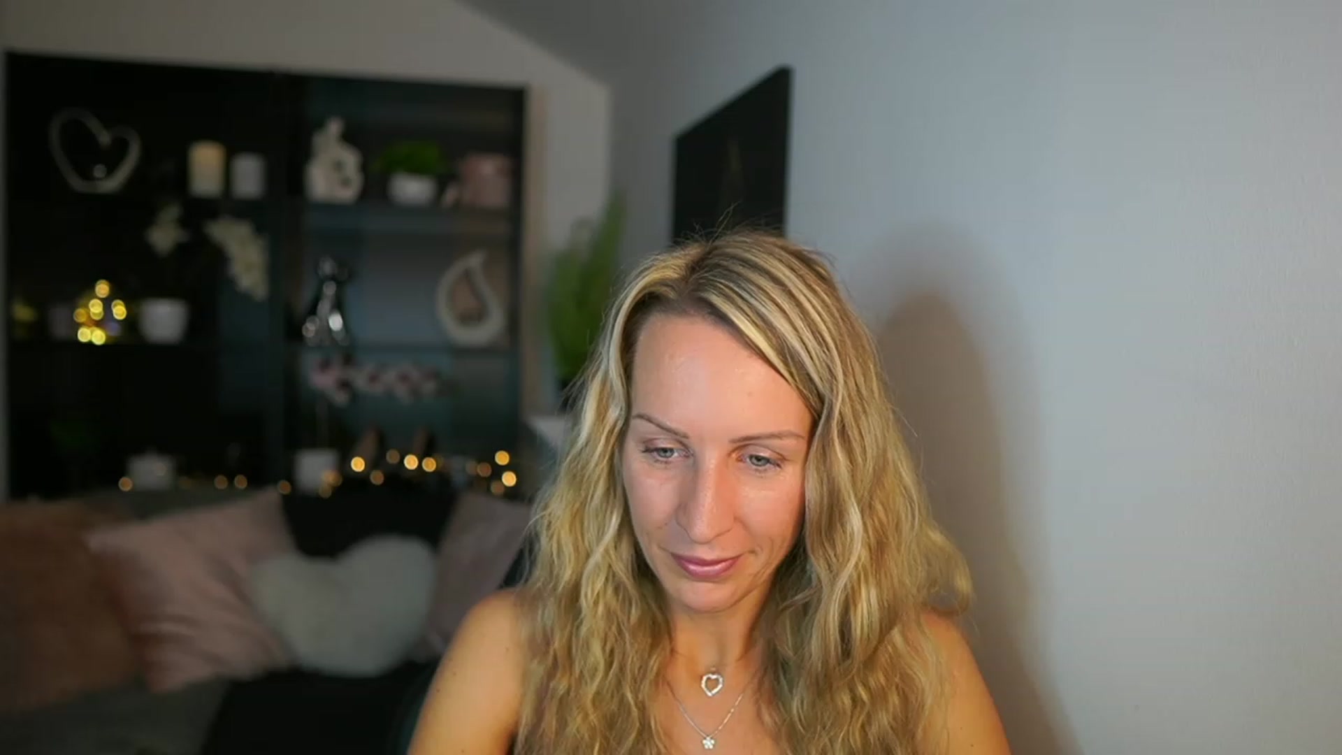 Gallery image thumbnail from Nikki__Sexx__'s myfreecams stream on, 10/09/2023, 19:07 image 19 of 20