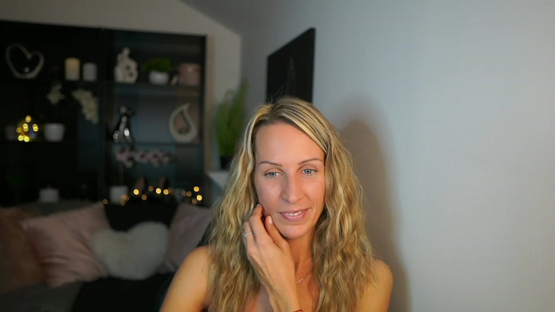 Gallery image thumbnail from Nikki__Sexx__'s myfreecams stream on, 10/09/2023, 20:23 image 1 of 20