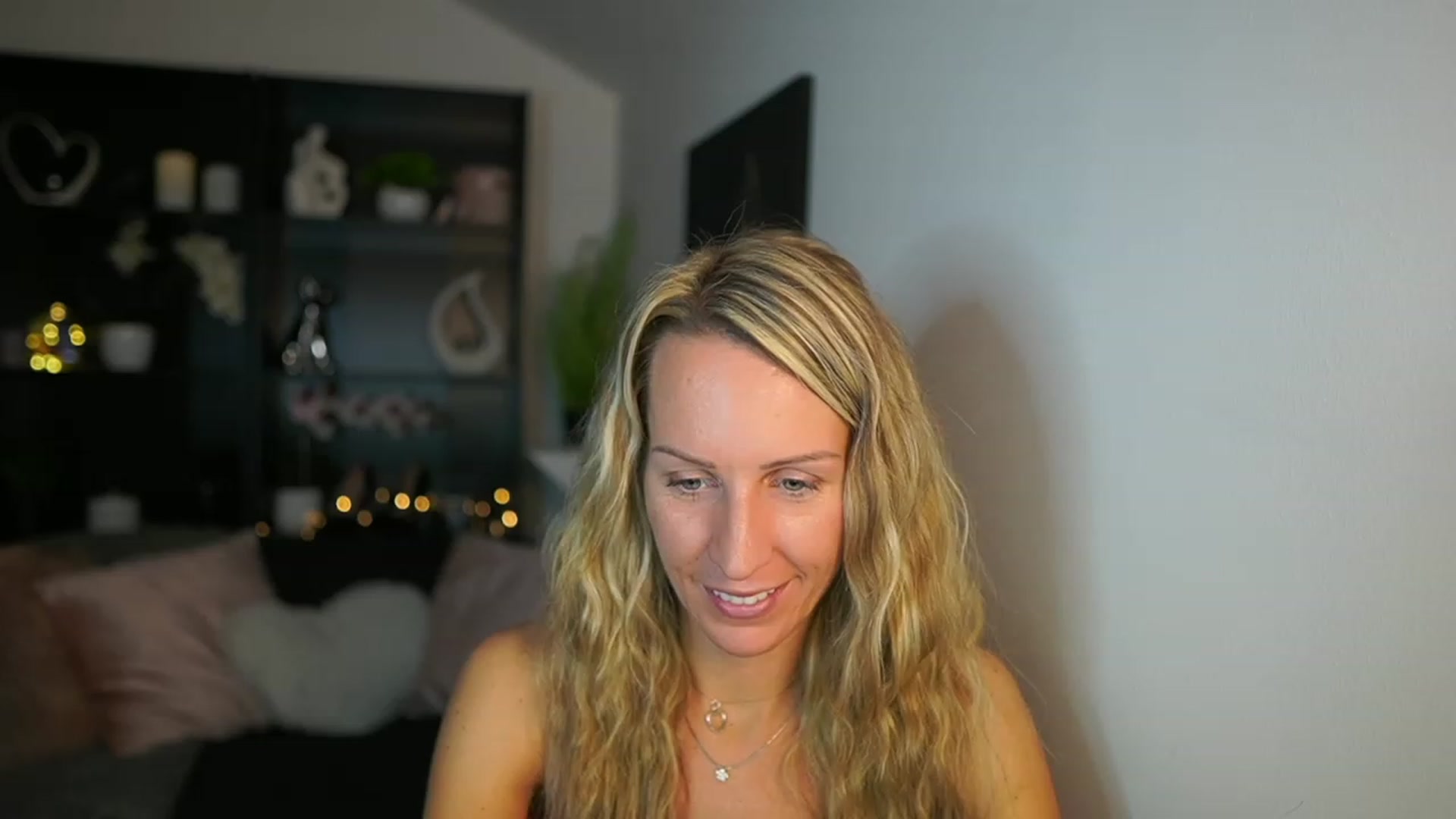 Gallery image thumbnail from Nikki__Sexx__'s myfreecams stream on, 10/09/2023, 20:23 image 12 of 20