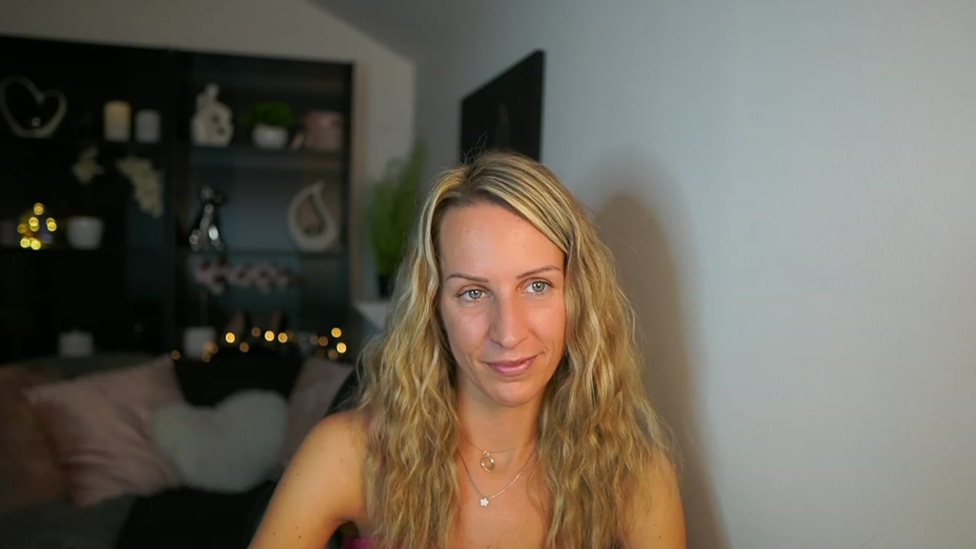 Gallery image thumbnail from Nikki__Sexx__'s myfreecams stream on, 10/09/2023, 20:23 image 6 of 20